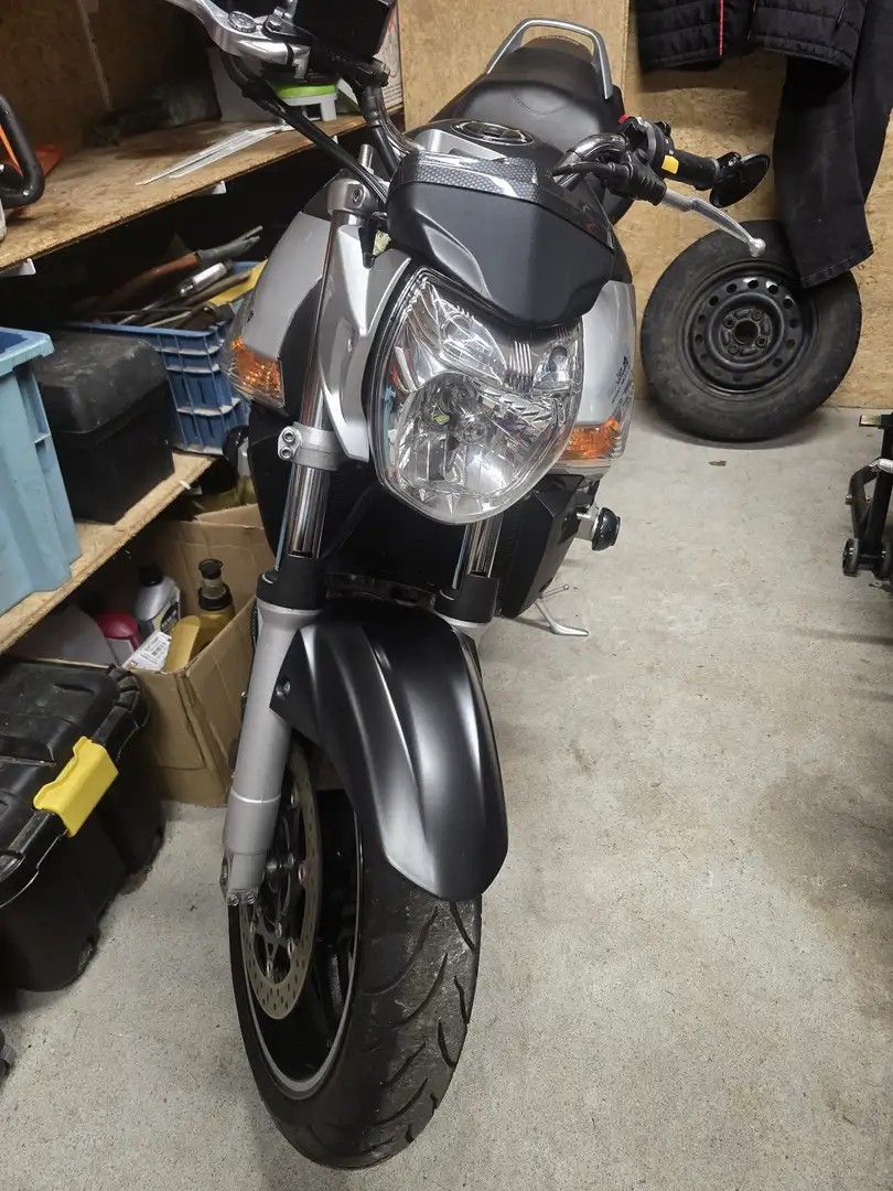 Suzuki GSR 600 Grijs - 2