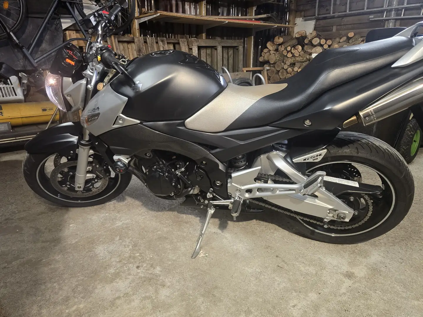 Suzuki GSR 600 Grijs - 1