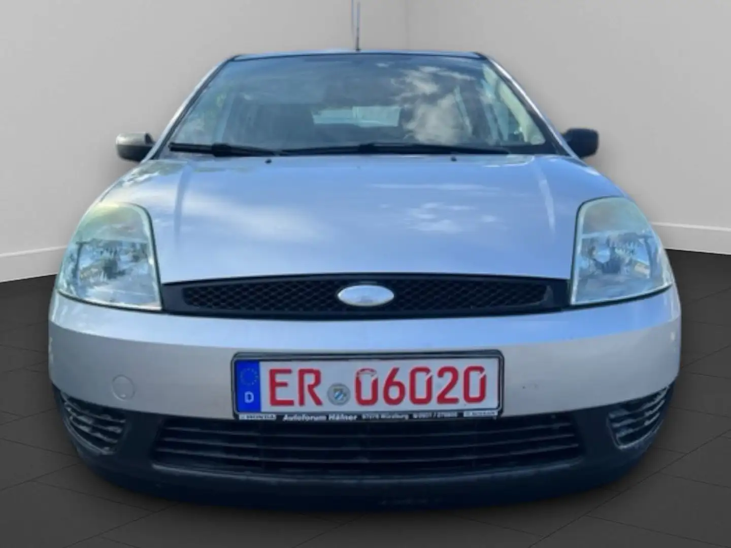 Ford Fiesta 1.3 Futura Silber - 2
