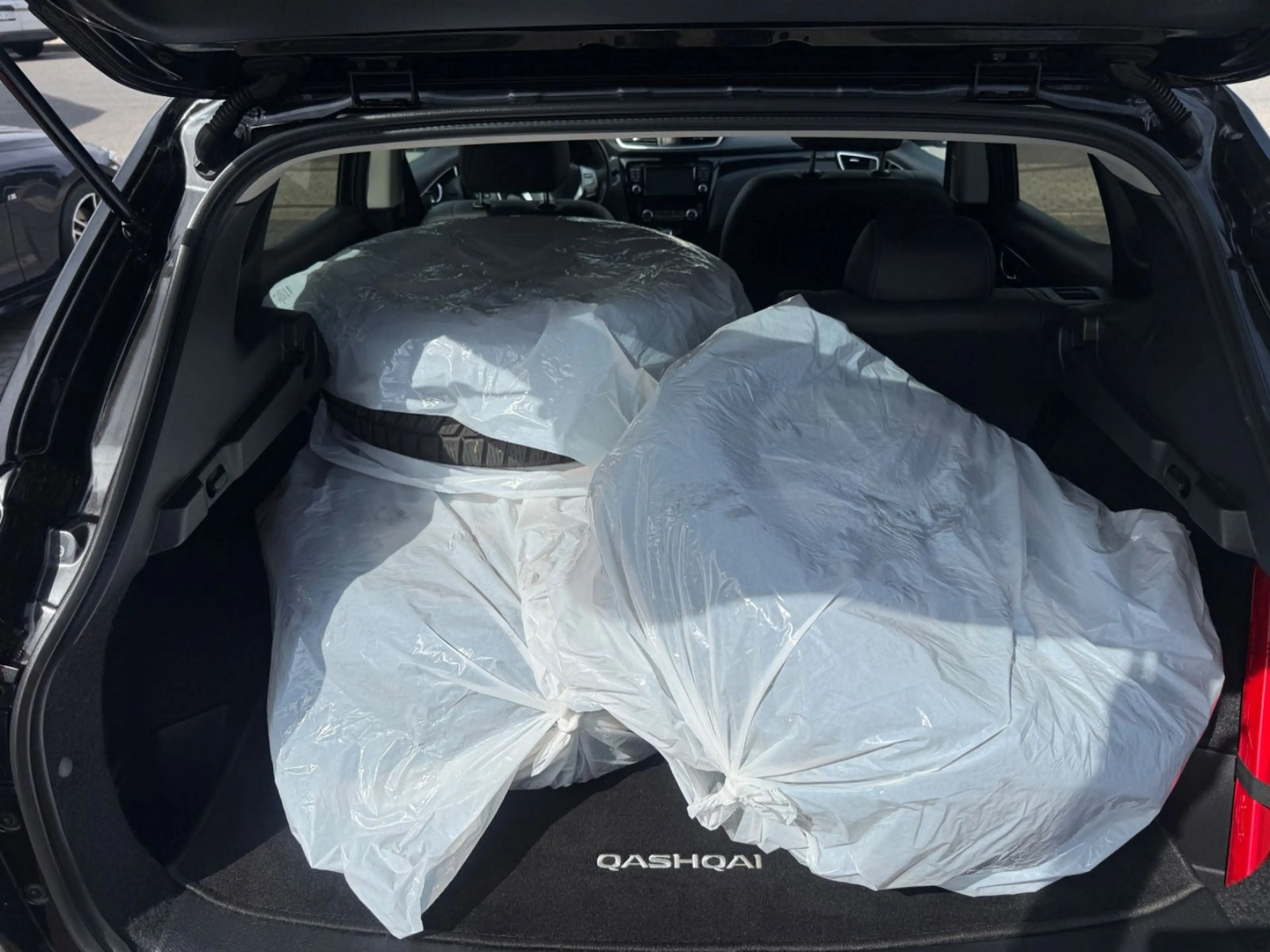 Nissan Qashqai Black Edition 4x4 N-Connecta 1.6 LED 360 — photo 9