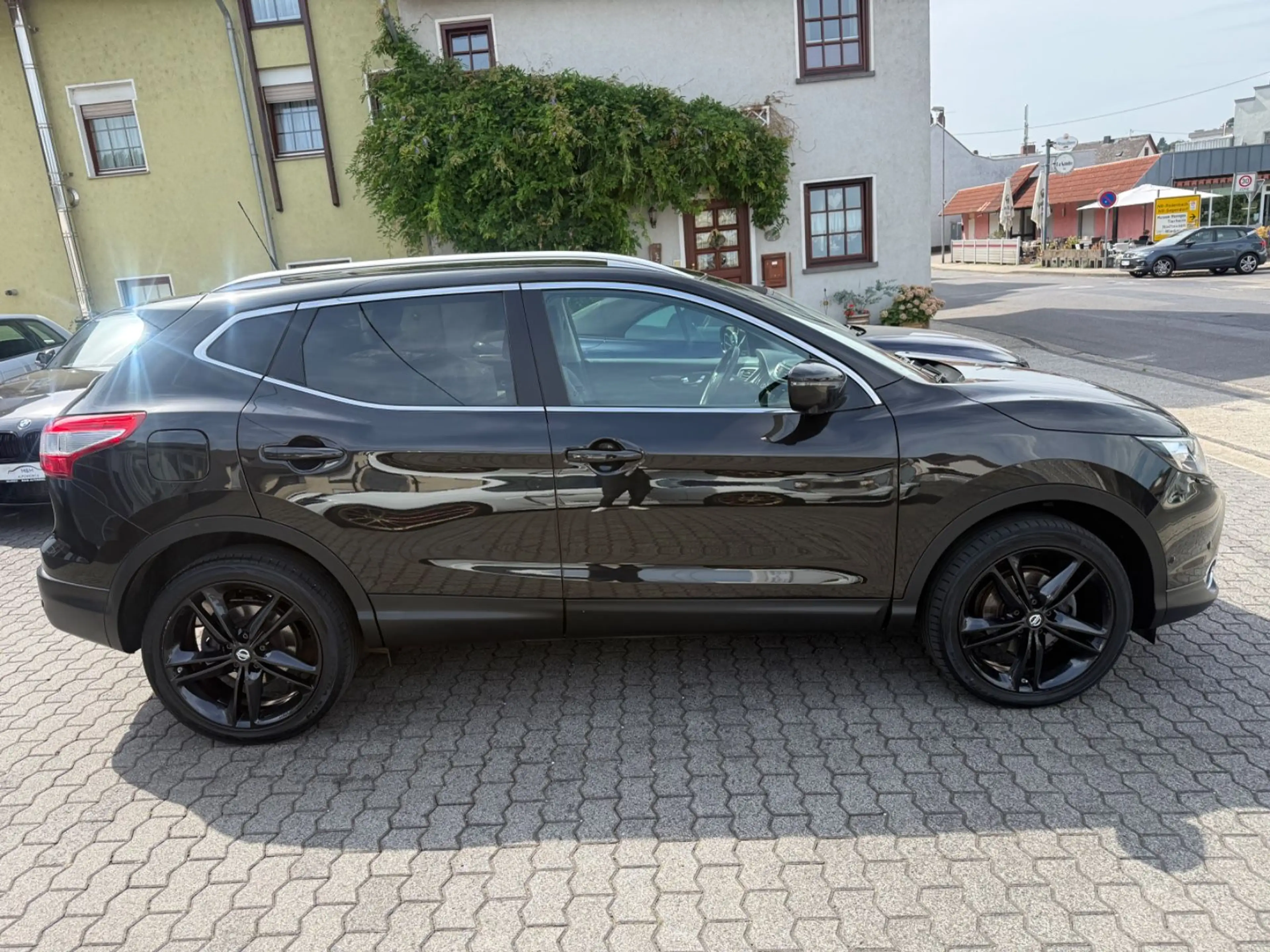 Nissan Qashqai Black Edition 4x4 N-Connecta 1.6 LED 360 — photo 12