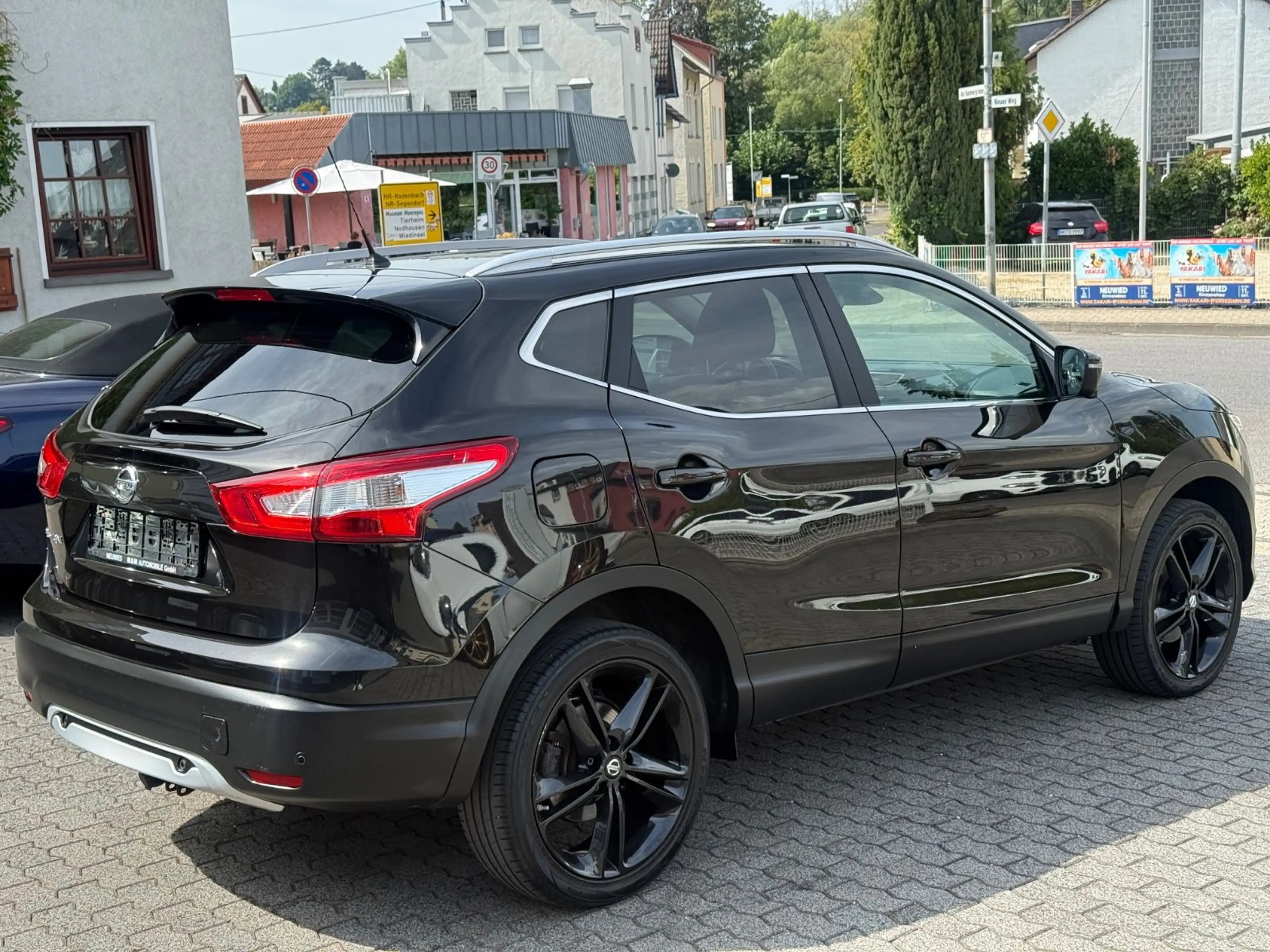 Nissan Qashqai Black Edition 4x4 N-Connecta 1.6 LED 360 — photo 11