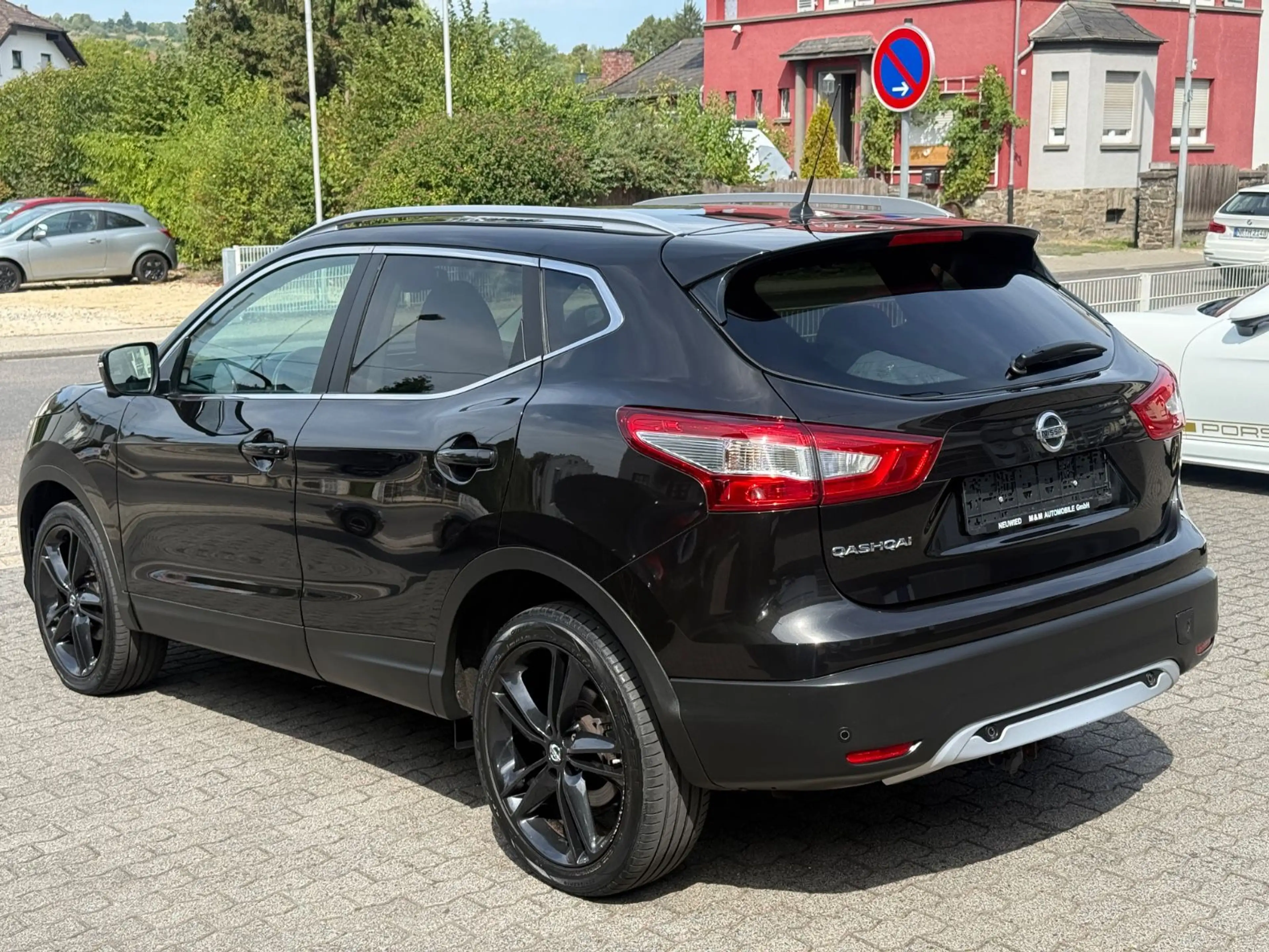Nissan Qashqai Black Edition 4x4 N-Connecta 1.6 LED 360 — photo 6
