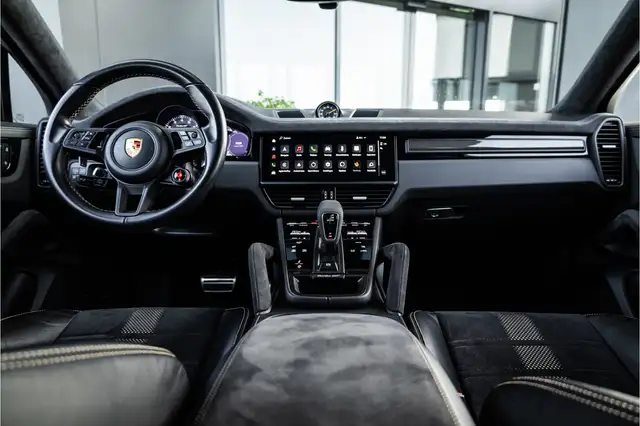 Porsche Cayenne view 22