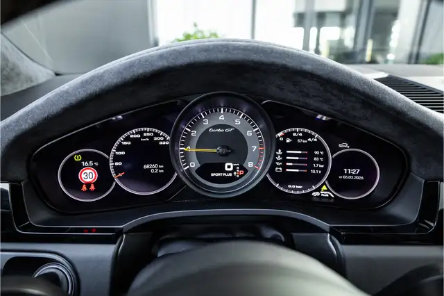 Porsche Cayenne view 13