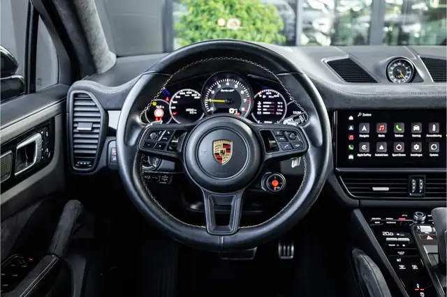 Porsche Cayenne view 12
