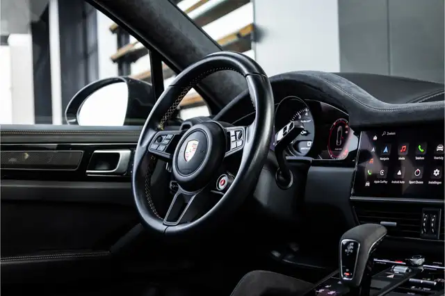 Porsche Cayenne view 11