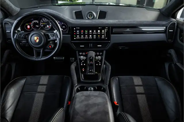 Porsche Cayenne view 9