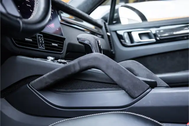 Porsche Cayenne view 24