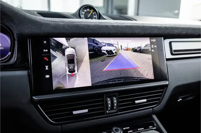 Porsche Cayenne view 16