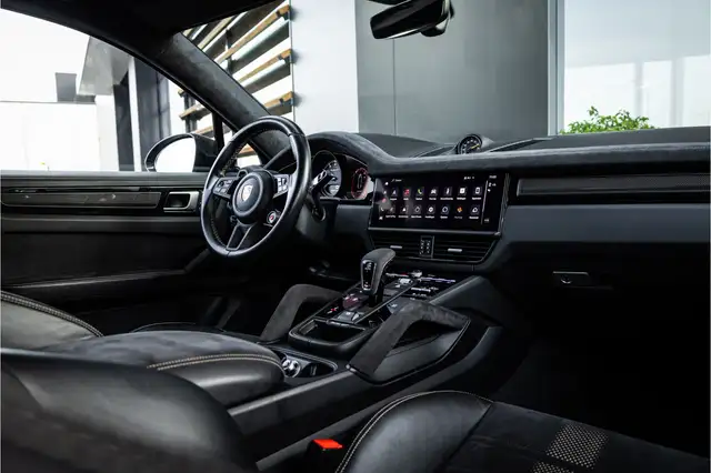 Porsche Cayenne view 10
