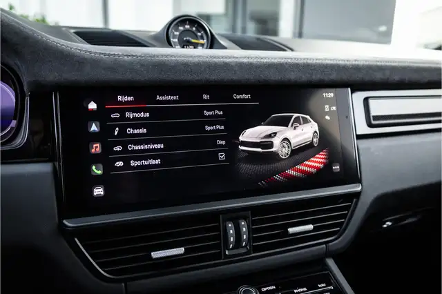 Porsche Cayenne view 18