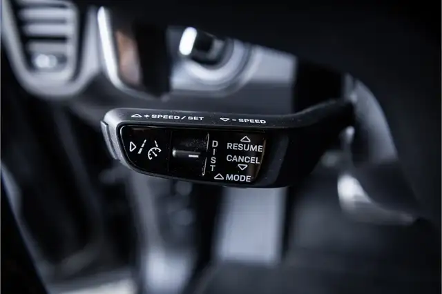 Porsche Cayenne view 30