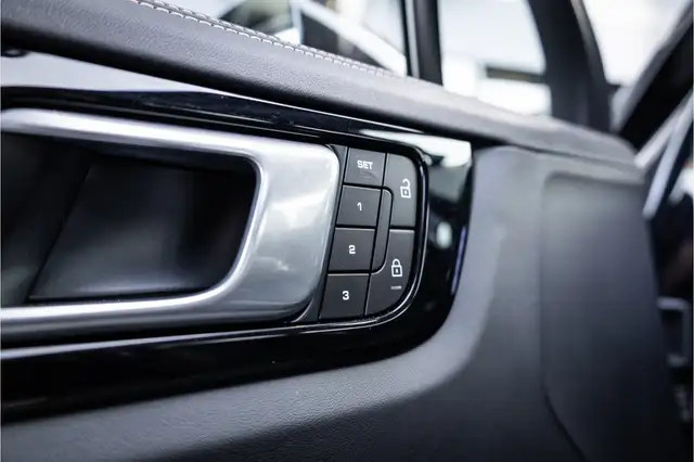Porsche Cayenne view 28