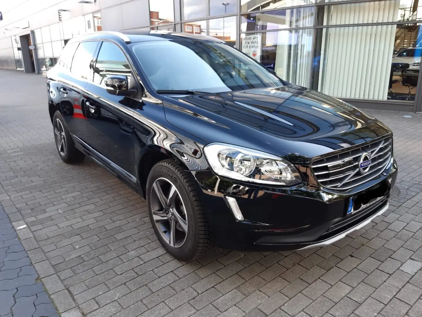 Volvo XC60 XC60 D3 Geartronic Summum/AHK/PDC/Leder Schwarz - 1