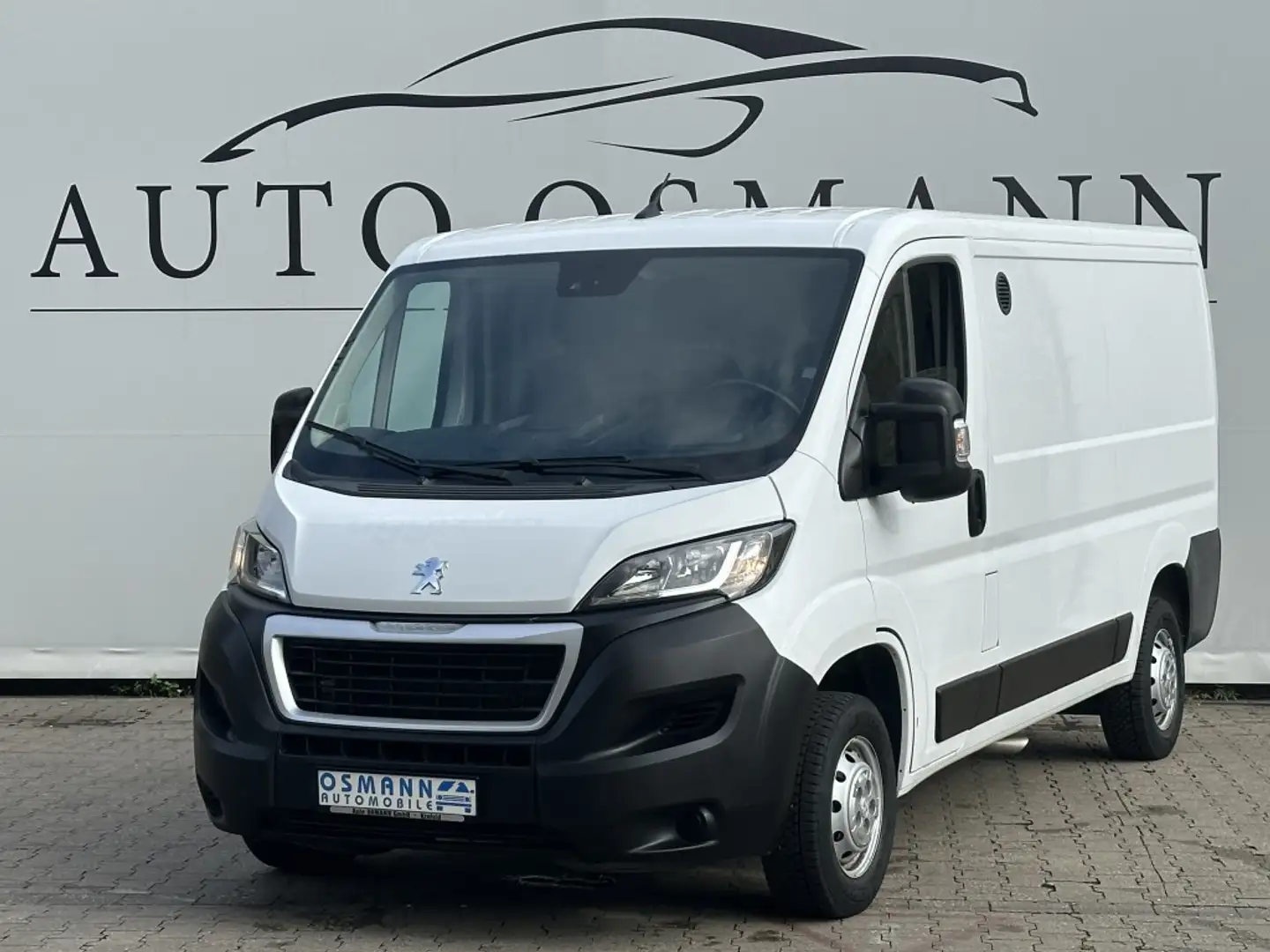 Peugeot Boxer 330 L2H1 Premium BlueHDi 140 Stop&Start Blanc - 1