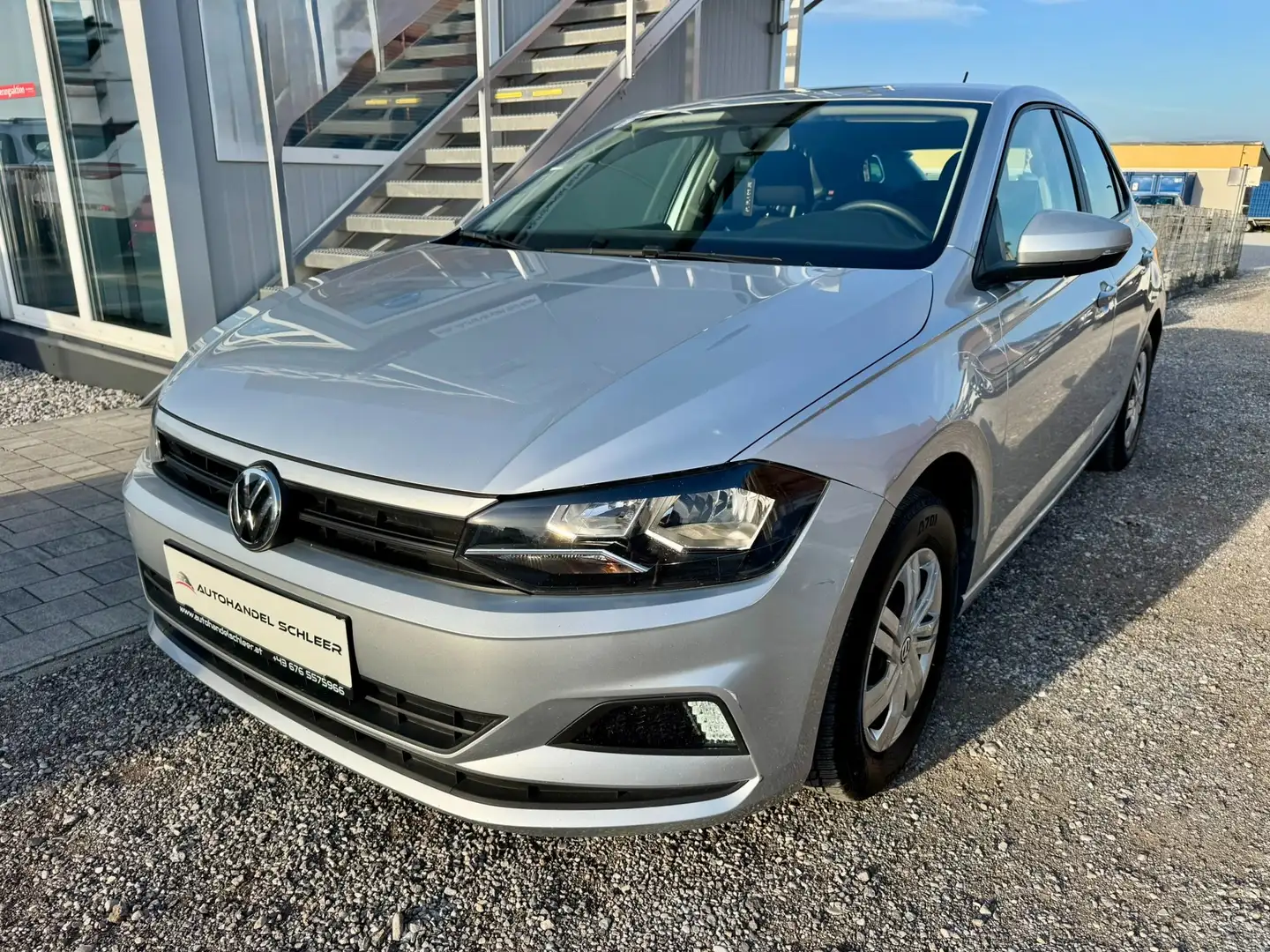 Volkswagen Polo Trendline 1.0 Benzin_44 900 km Grau - 1