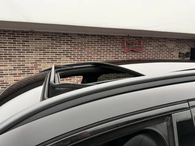 Mercedes-Benz GLC view 12
