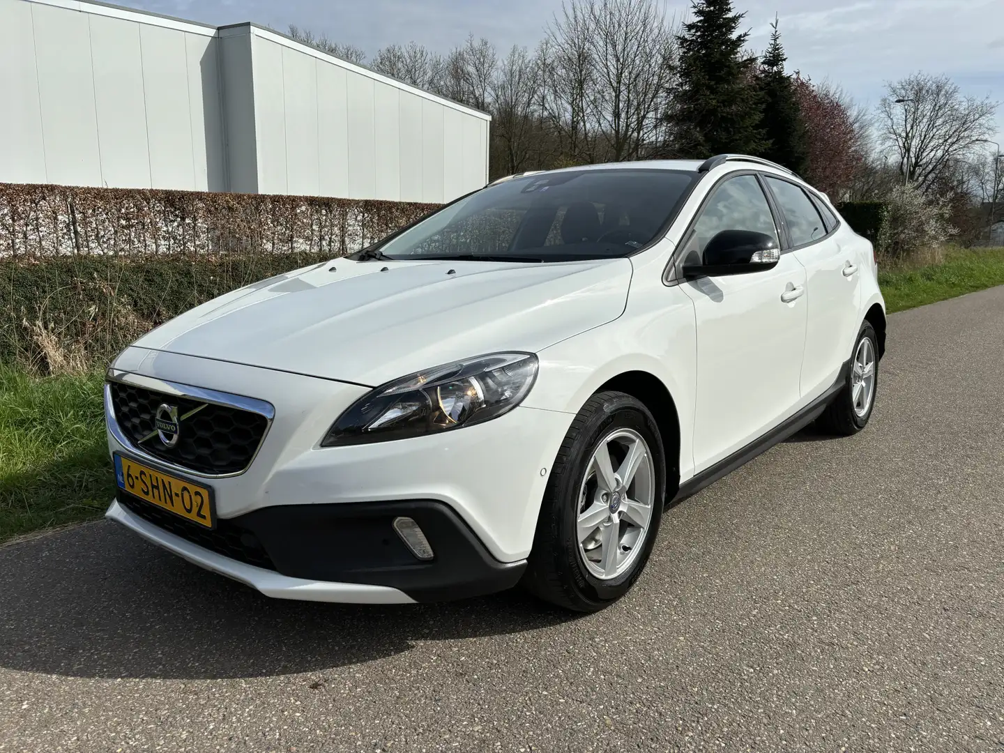 Volvo V40 Cross Country 1.6 T4 Kinetic / AIRCO / NAVI / CRUISE Wit - 1