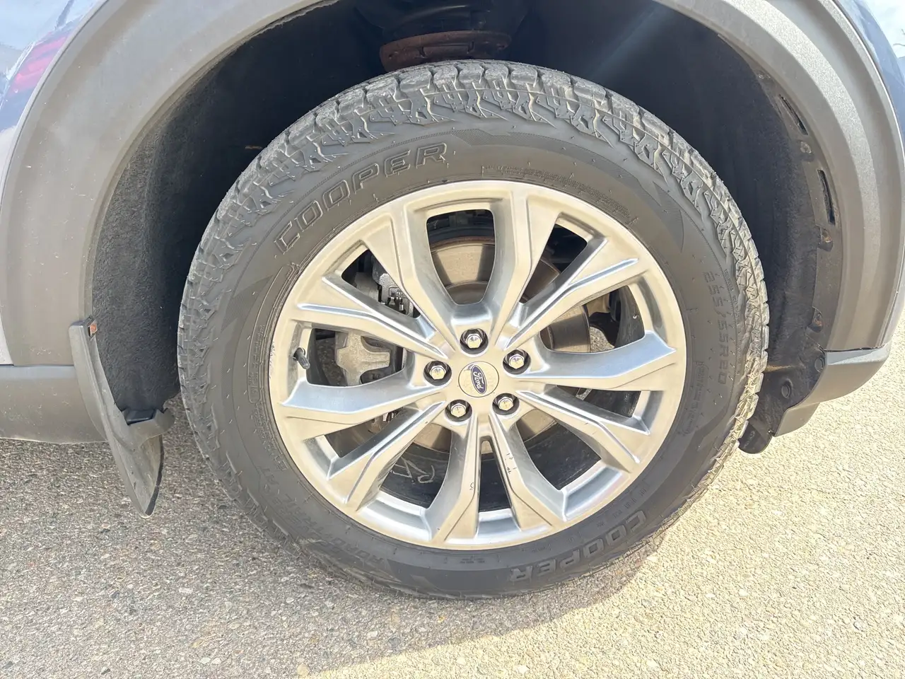 Ford Explorer снимка Ford Explorer