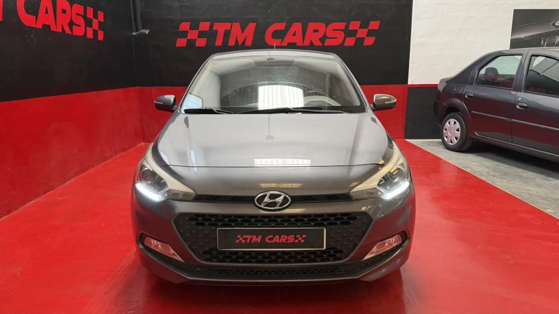 Hyundai i20 1.2 25 Aniversario plus Grijs - 2