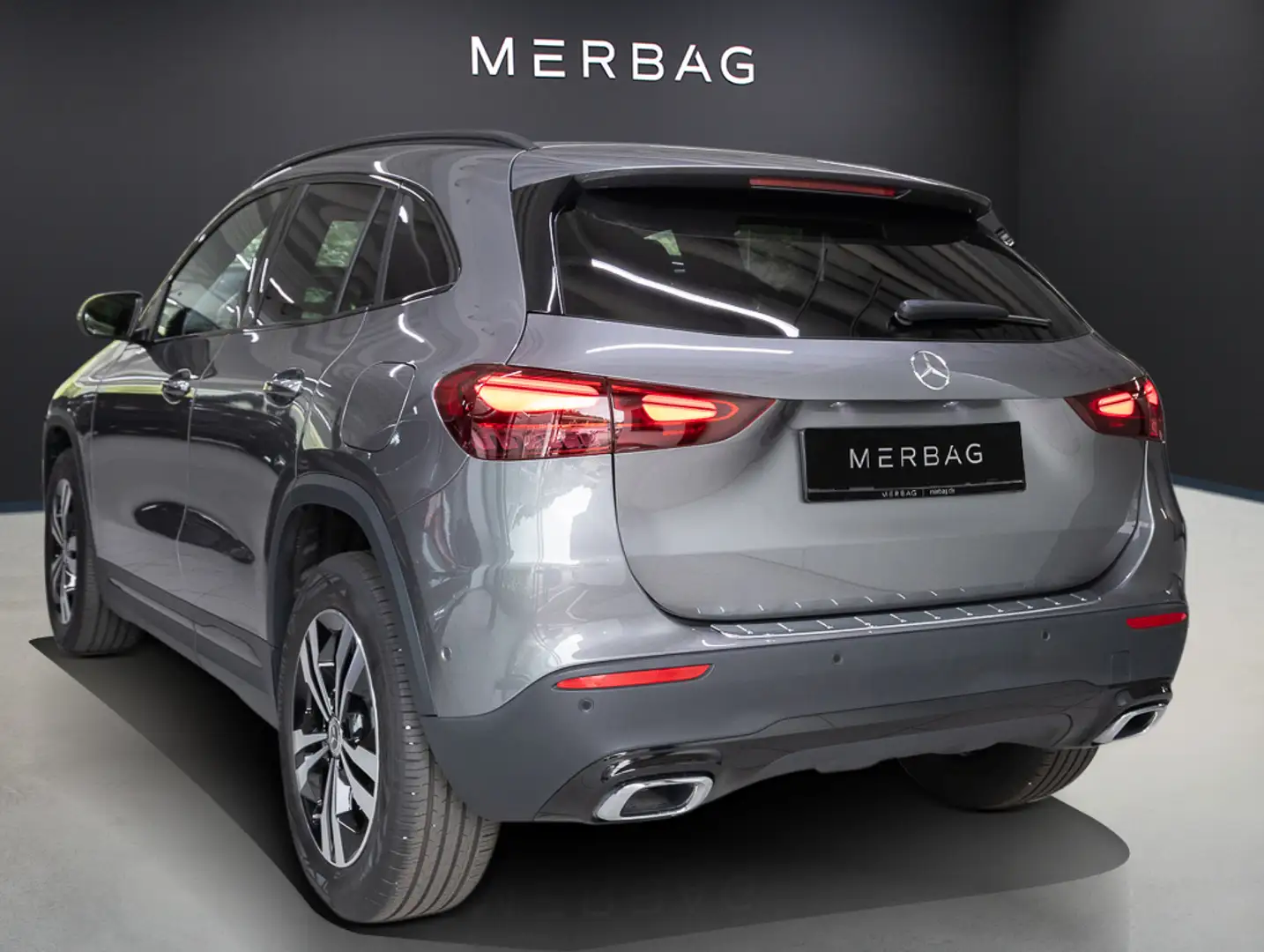 Mercedes-Benz GLA 250 4MATIC Pano STH W-Paket KeyLess LED LM Grau - 2