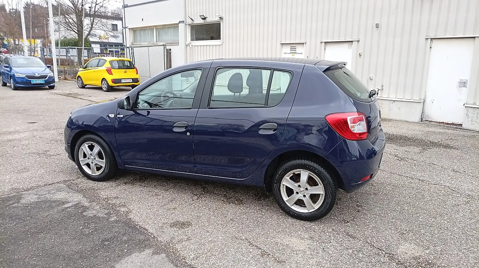 Dacia Sandero Essential 1,2 16V 75 Blau - 2