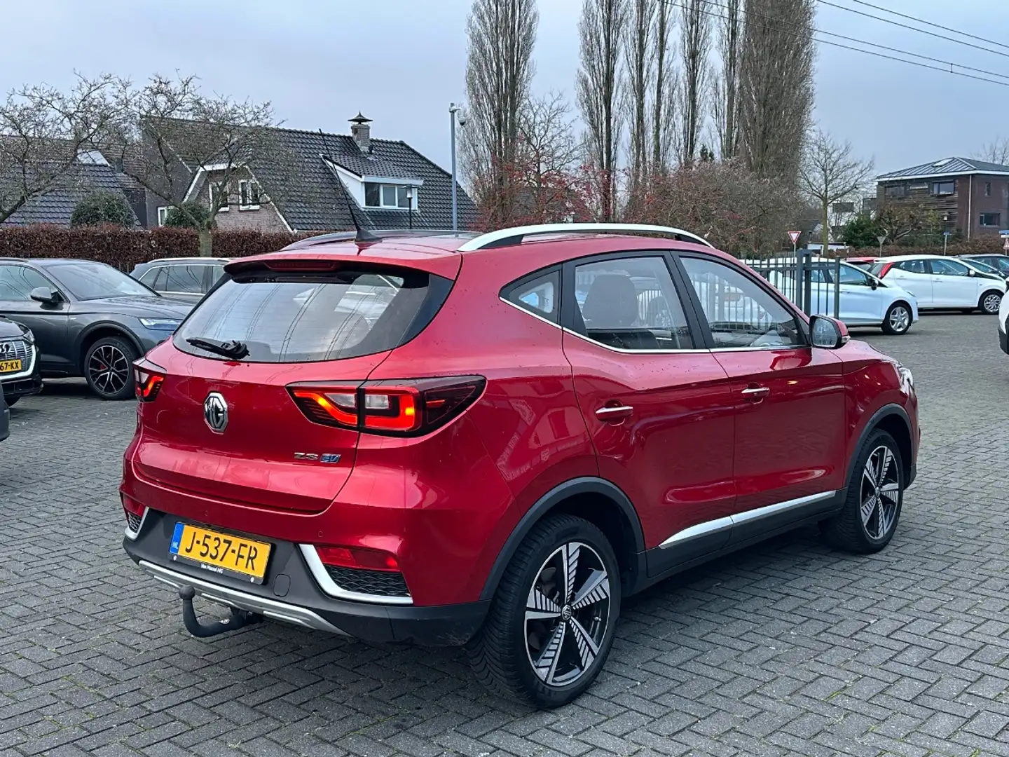 MG ZS MG EV Luxury 45kWh | SOH 85% | Pano | Leer | Navi Rood - 2