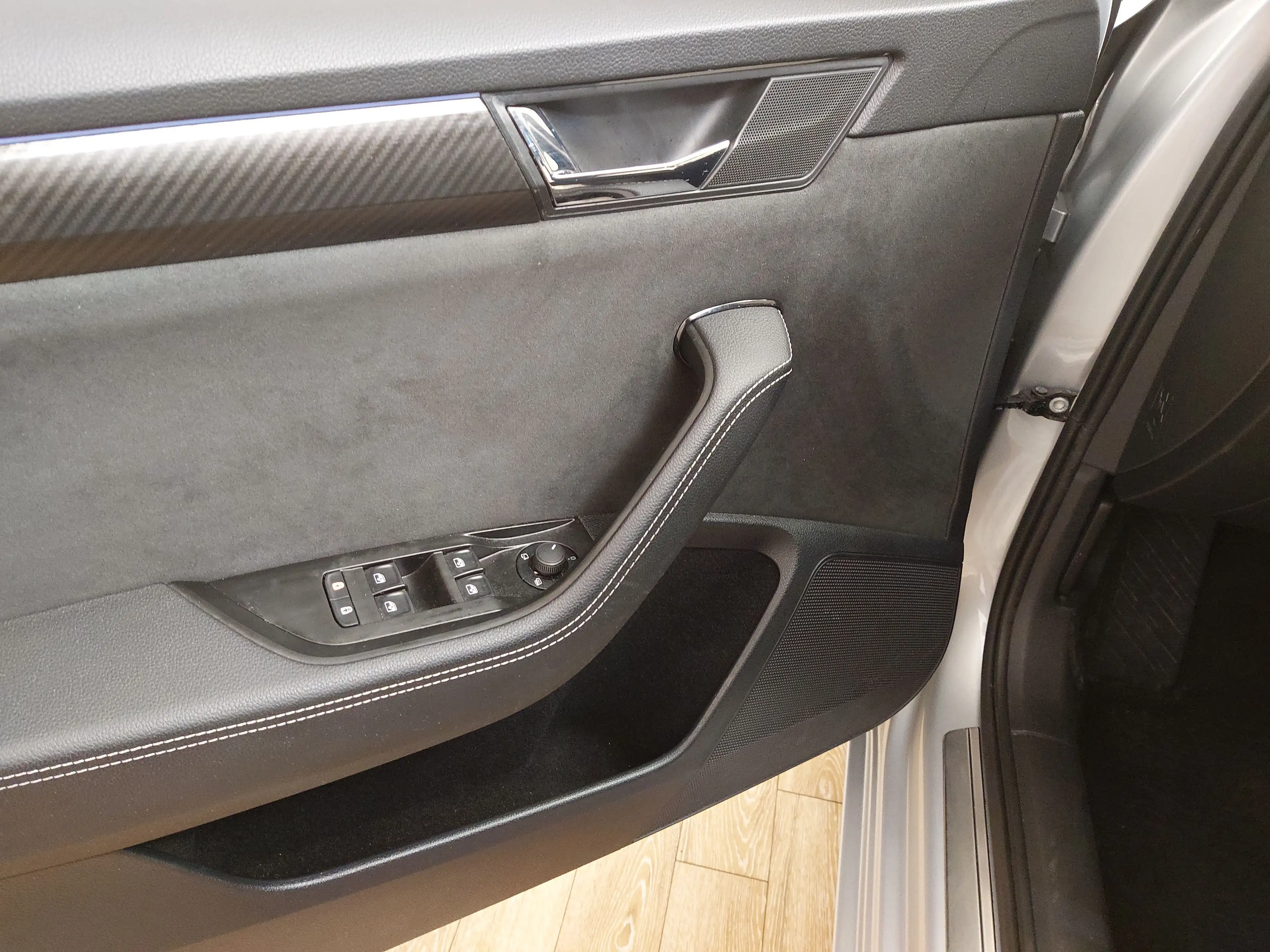 Skoda Superb Combi 2.0 TDI Sportline NAVI LED AHK — photo 5