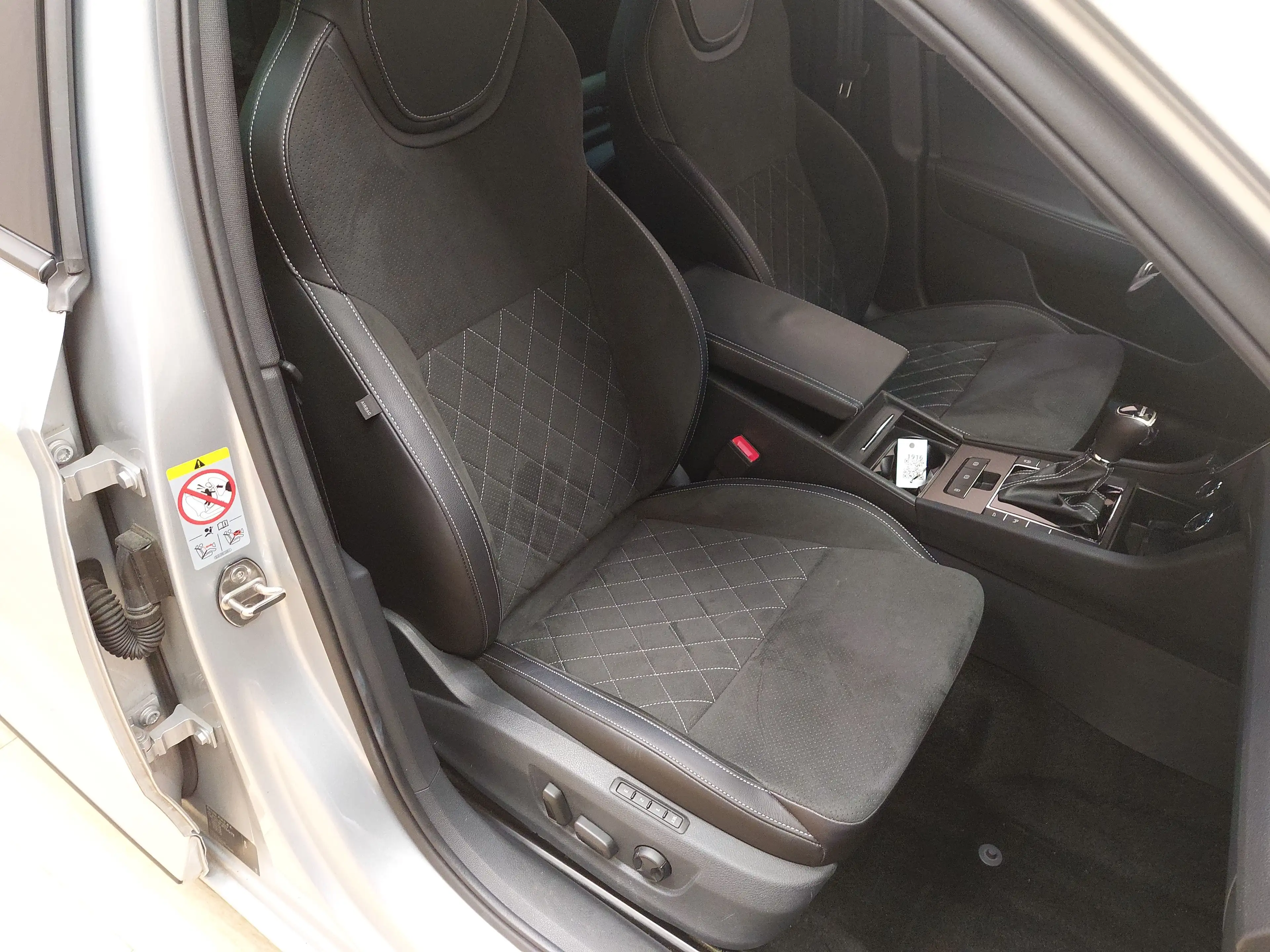 Skoda Superb Combi 2.0 TDI Sportline NAVI LED AHK — photo 10
