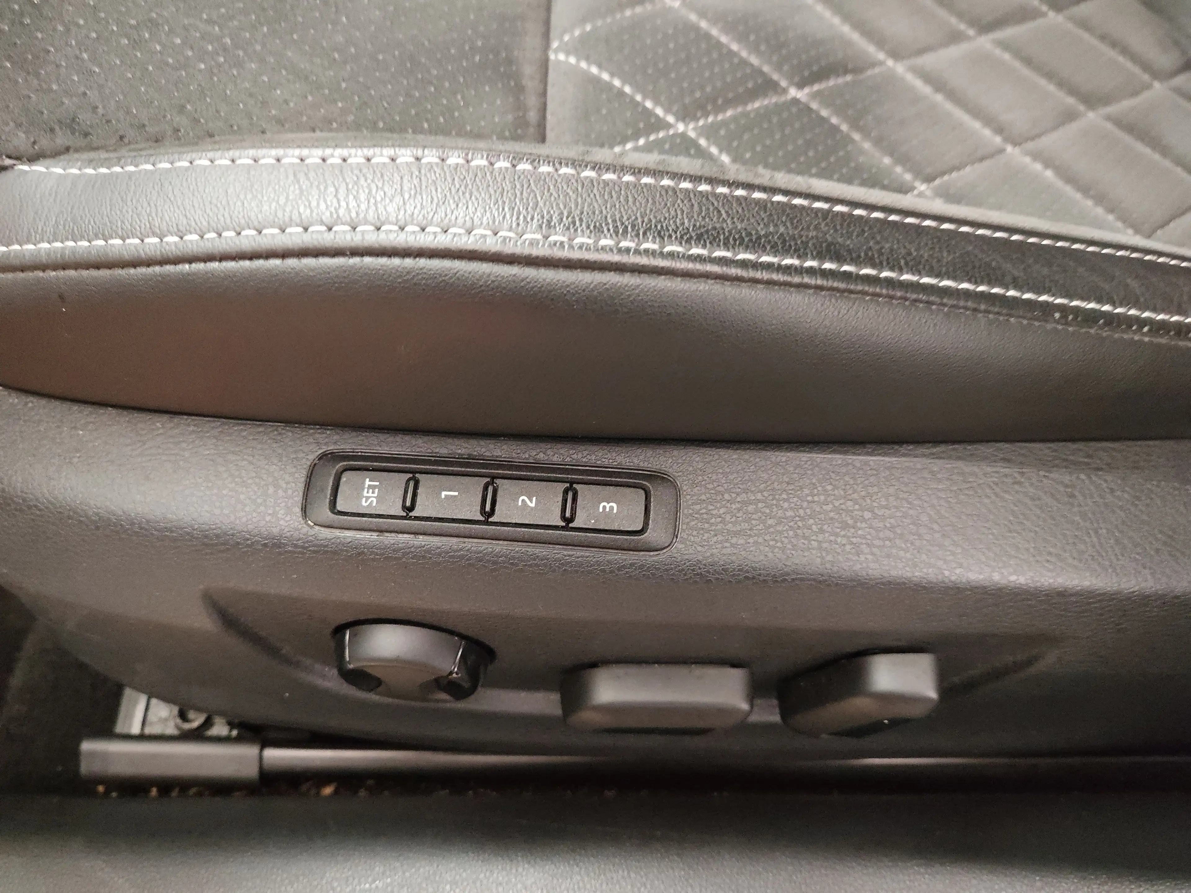 Skoda Superb Combi 2.0 TDI Sportline NAVI LED AHK — photo 15