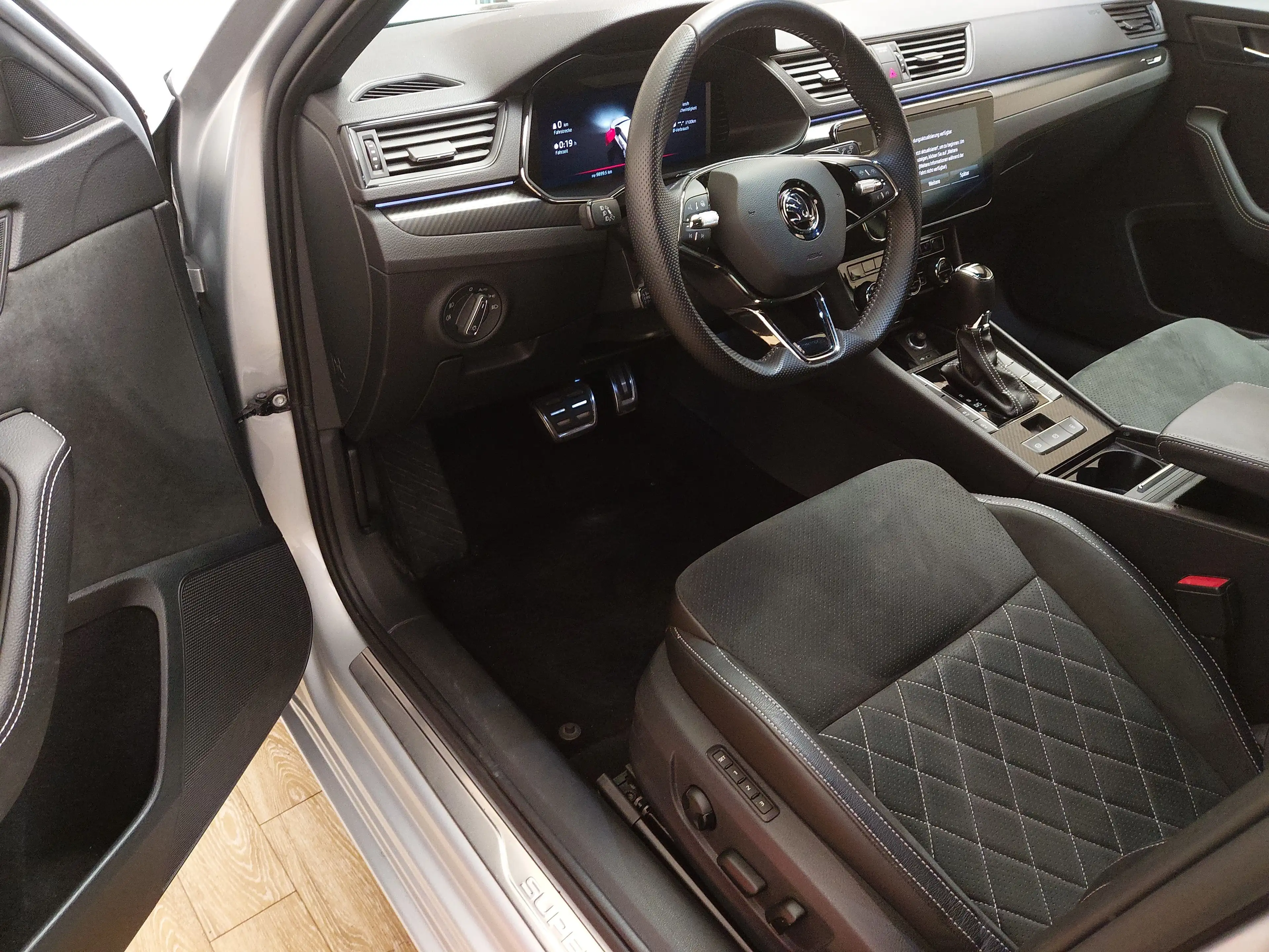 Skoda Superb Combi 2.0 TDI Sportline NAVI LED AHK — photo 6