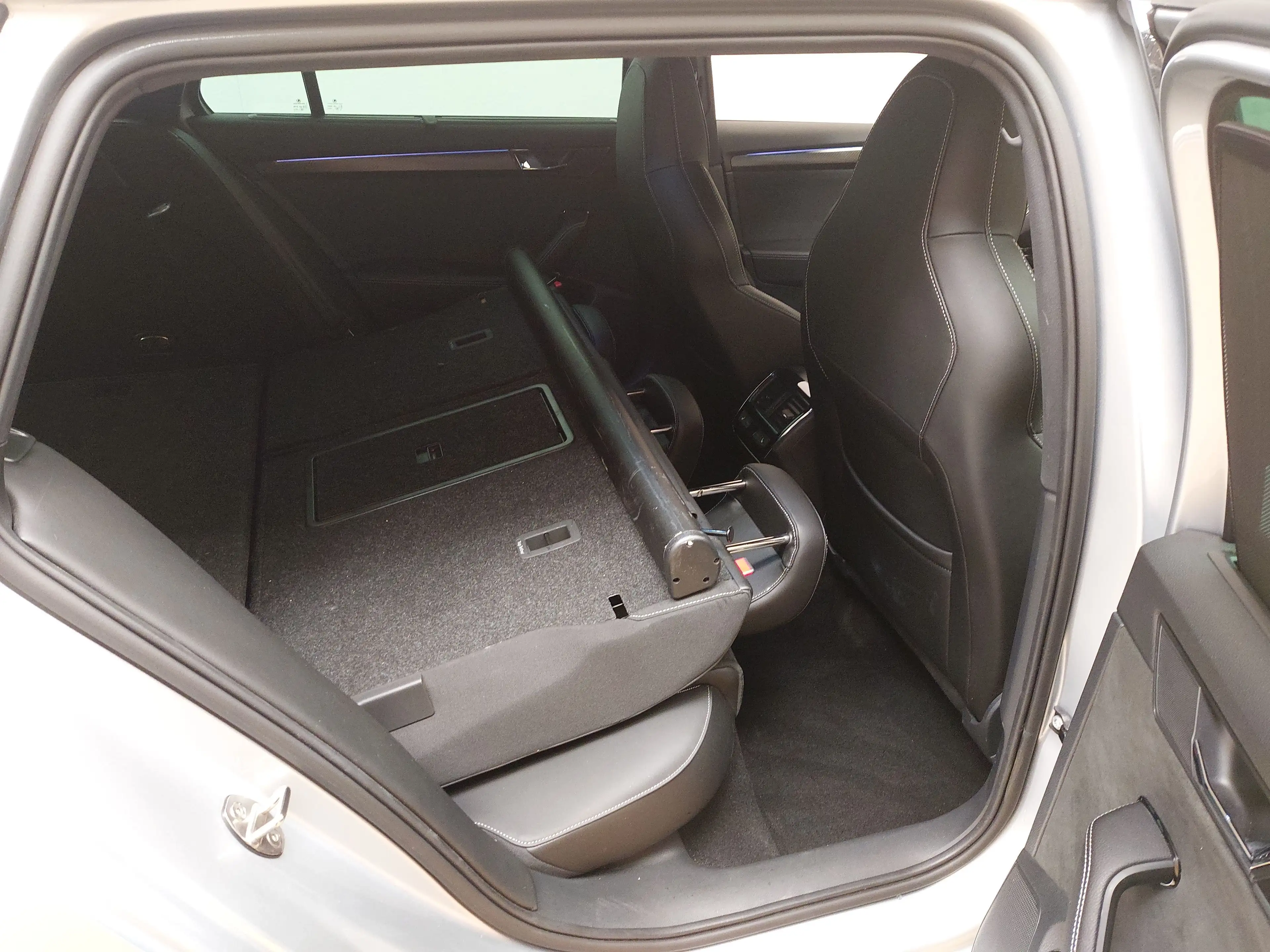 Skoda Superb Combi 2.0 TDI Sportline NAVI LED AHK — photo 11