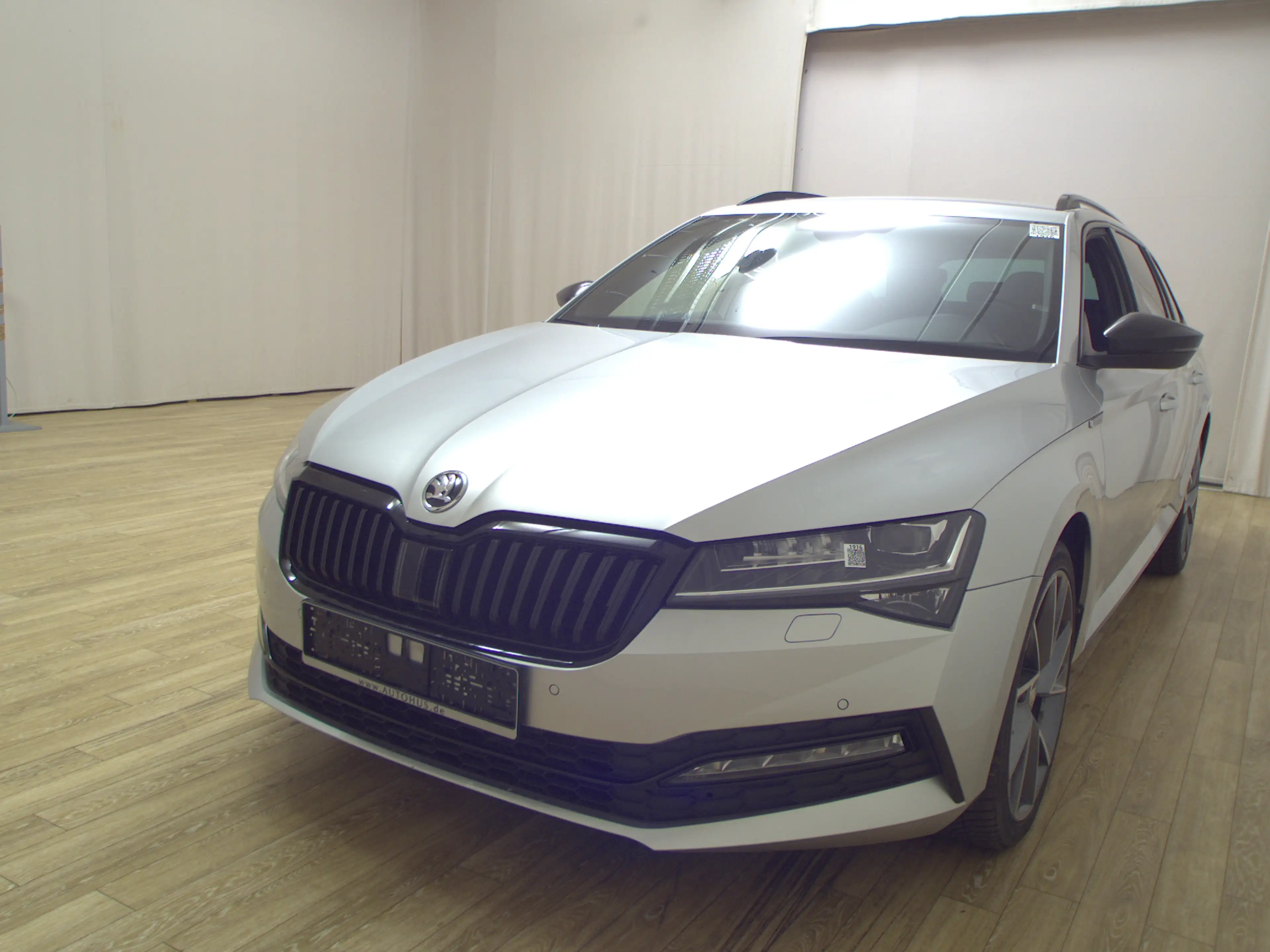 Skoda Superb Combi 2.0 TDI Sportline NAVI LED AHK — photo 2