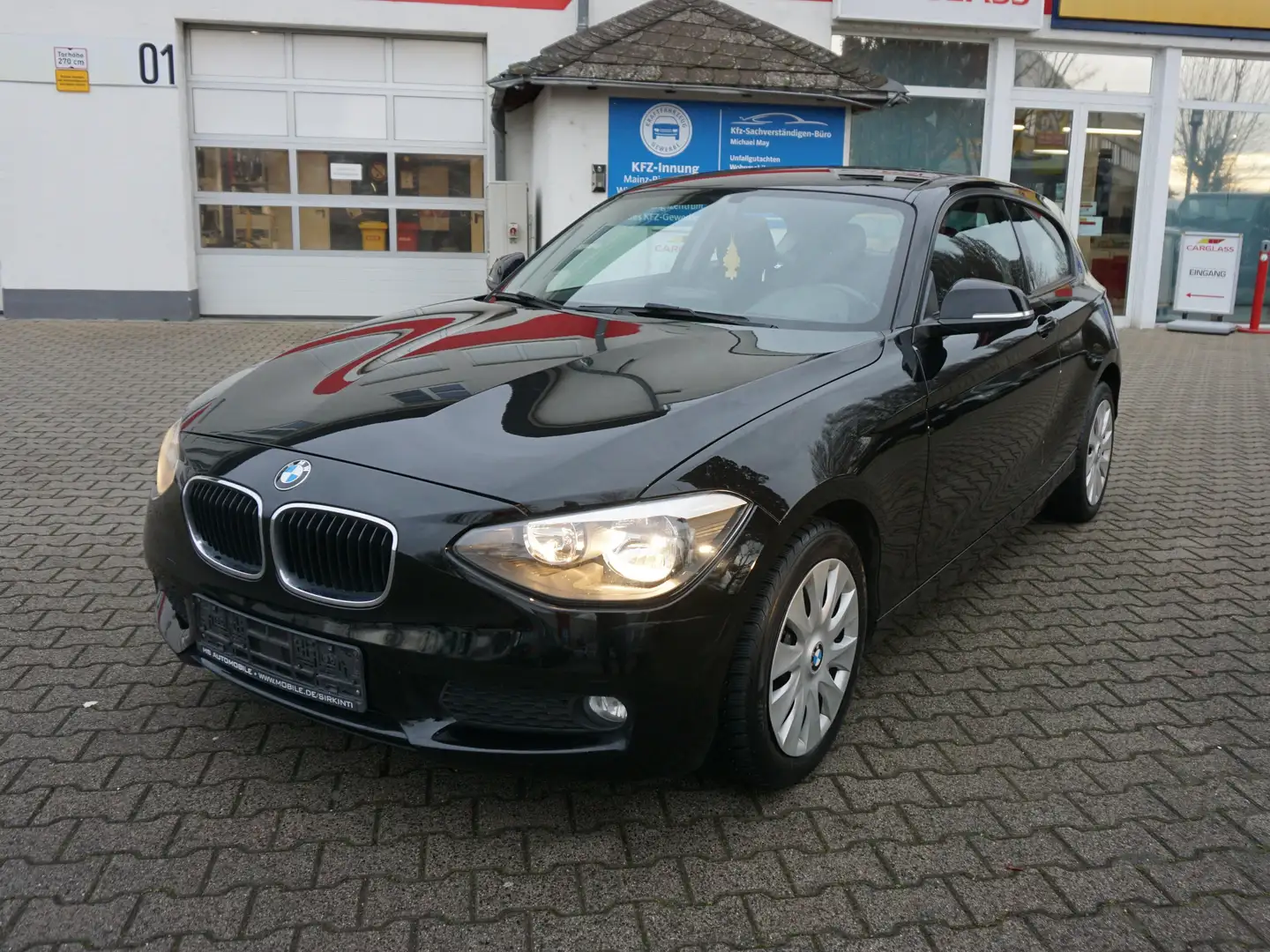 BMW 114 114 i Schwarz - 2
