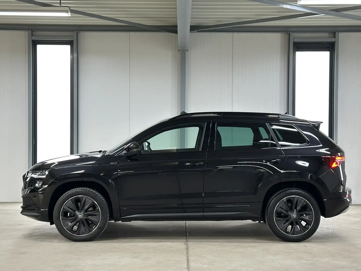 Skoda Karoq 1.5 TSI 150pk ACT Sportline Business | Elek. Trekh Schwarz - 2