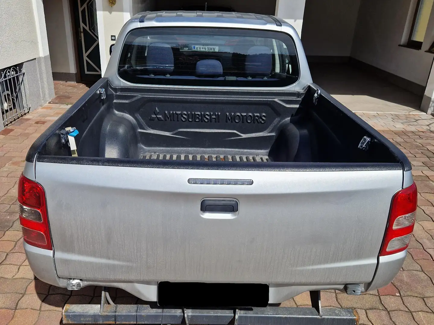 Mitsubishi L200 DK Grau - 2