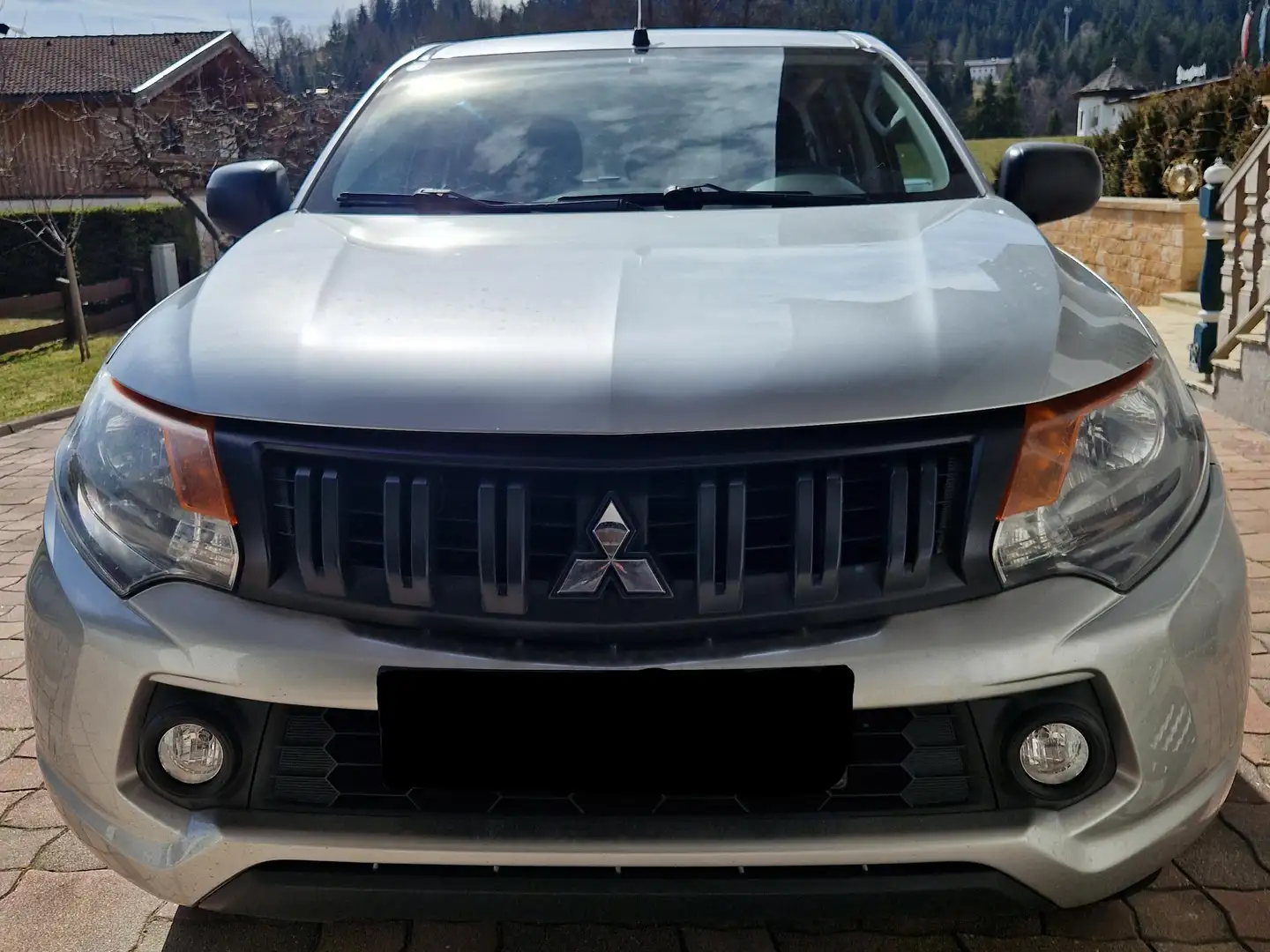 Mitsubishi L200 DK Grau - 1