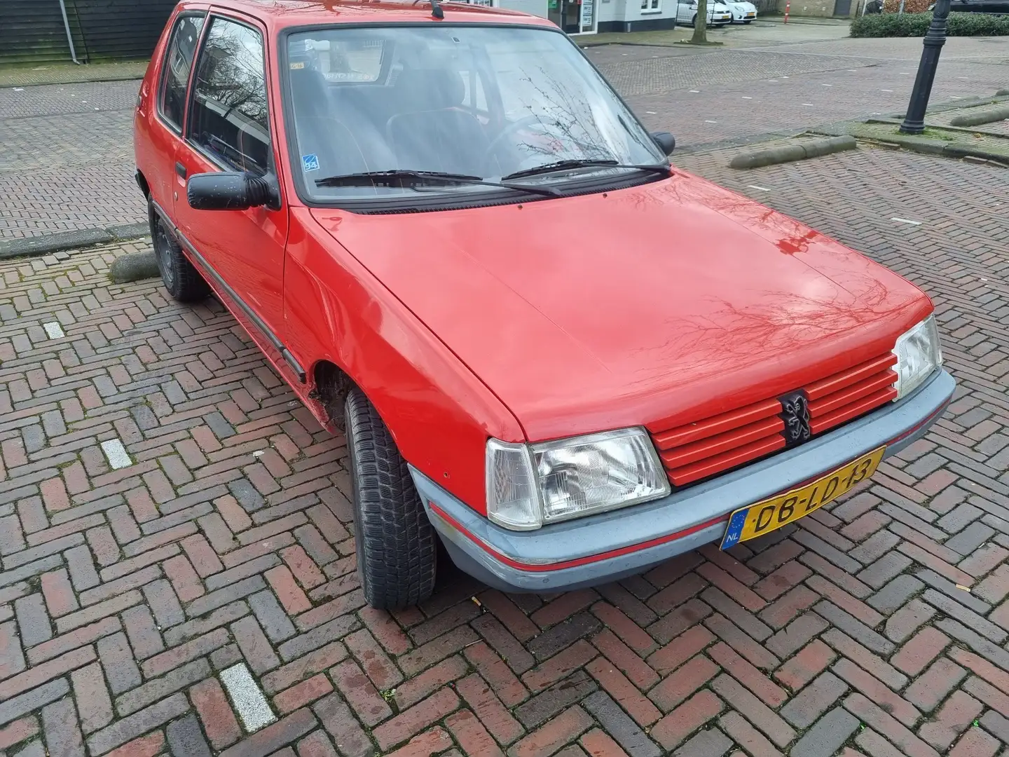 Peugeot 205 accent Czerwony - 2