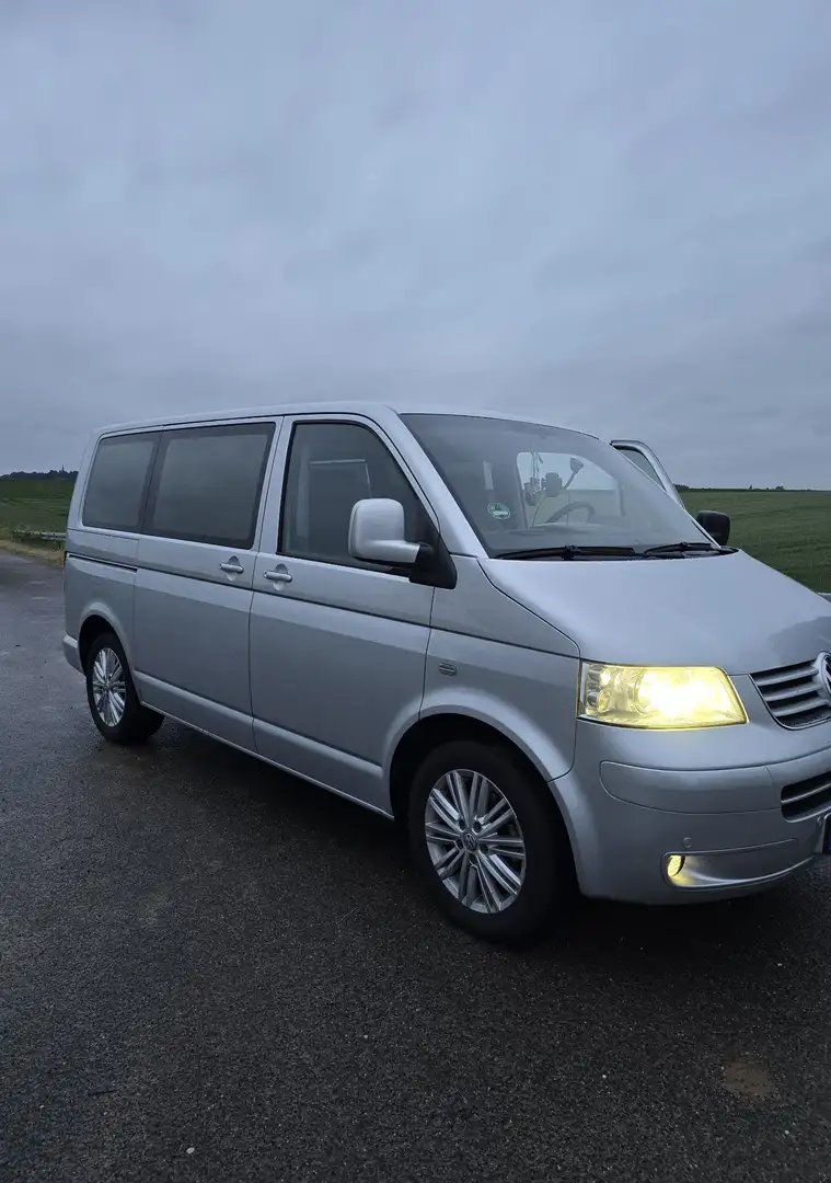 Volkswagen T5 Multivan 4MOTION Highline Grau - 1