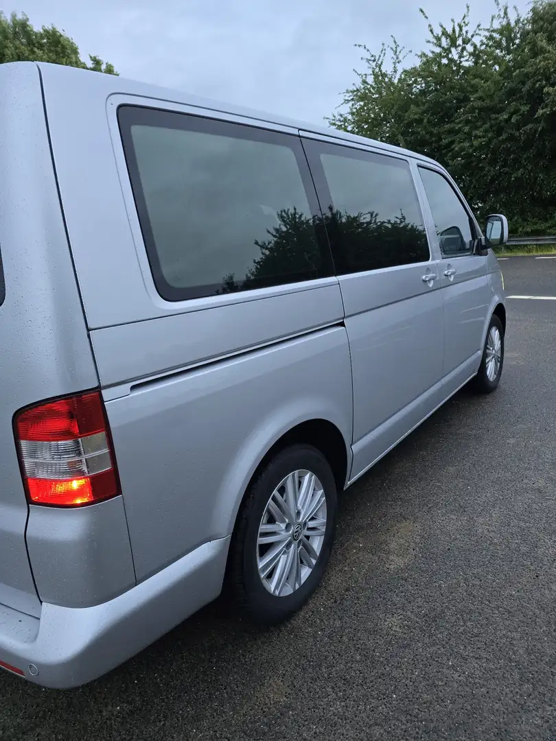 Volkswagen T5 Multivan 4MOTION Highline Grau - 2