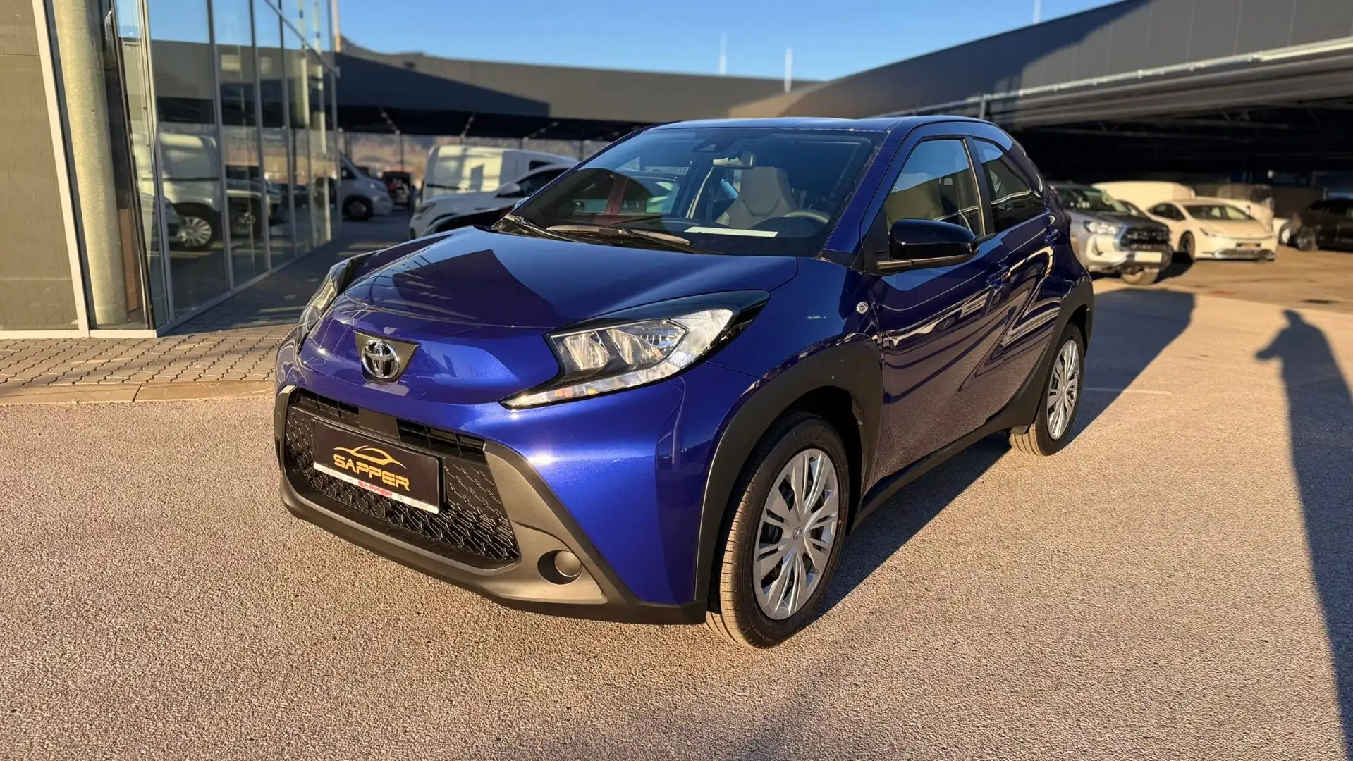 Toyota Aygo X 1,0 l Play Blau - 2