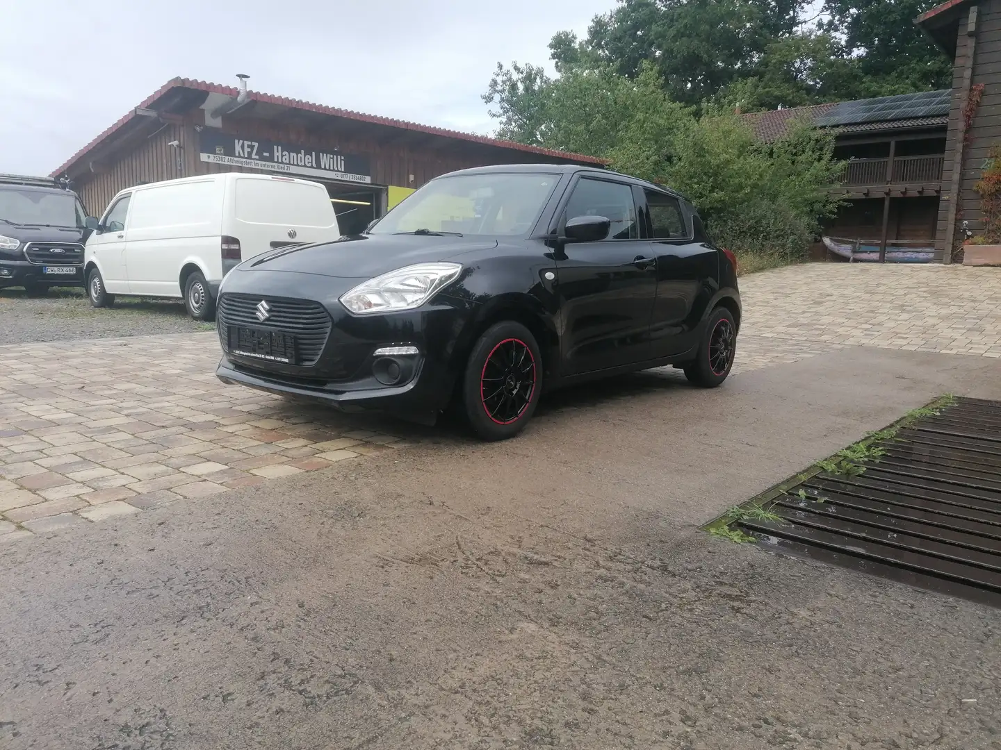 Suzuki Swift Basic / Klima / TÜV 04-2027 / 1 Hand Schwarz - 2
