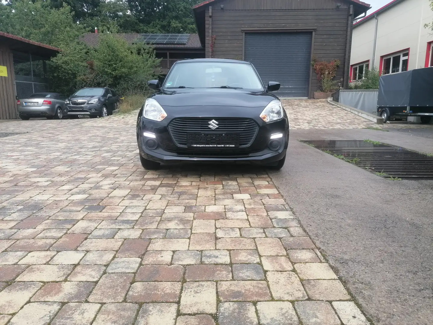 Suzuki Swift Basic / Klima / TÜV 04-2027 / 1 Hand Schwarz - 1