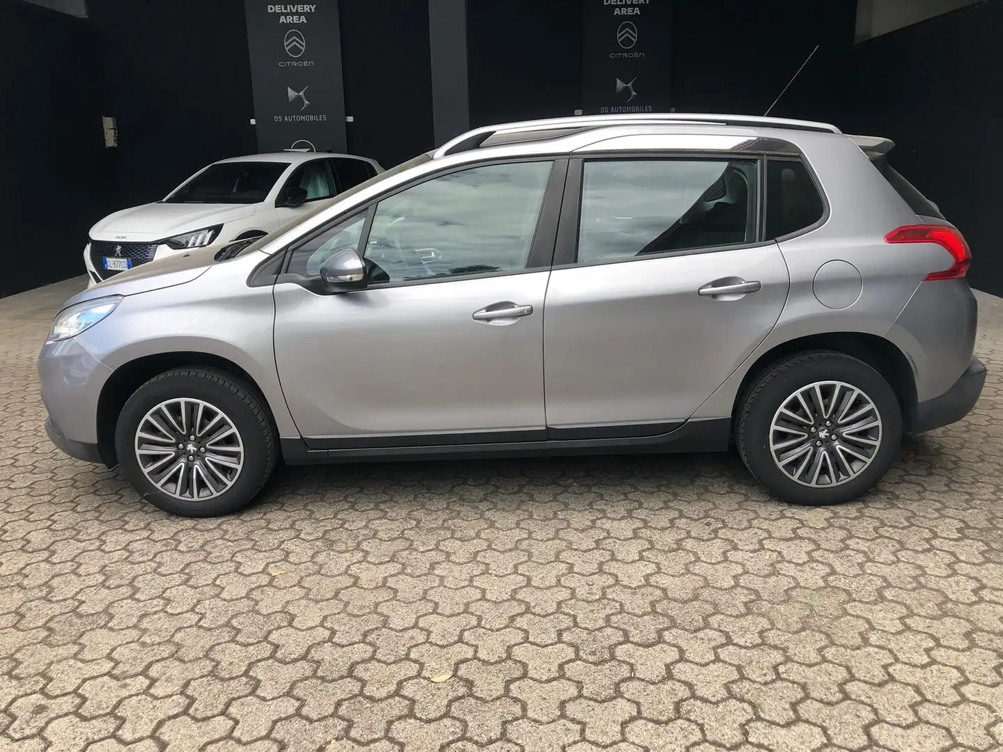 Peugeot 2008 PureTech 82 Active Grigio - 1