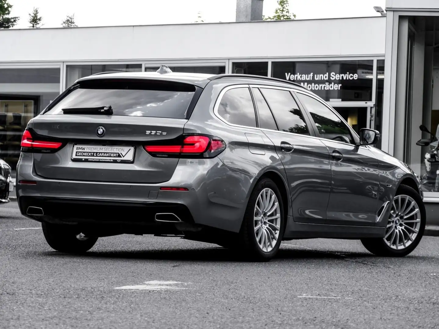 BMW 530 e TOURING+LASER+HuD+DA+PA+HiFi Grau - 2