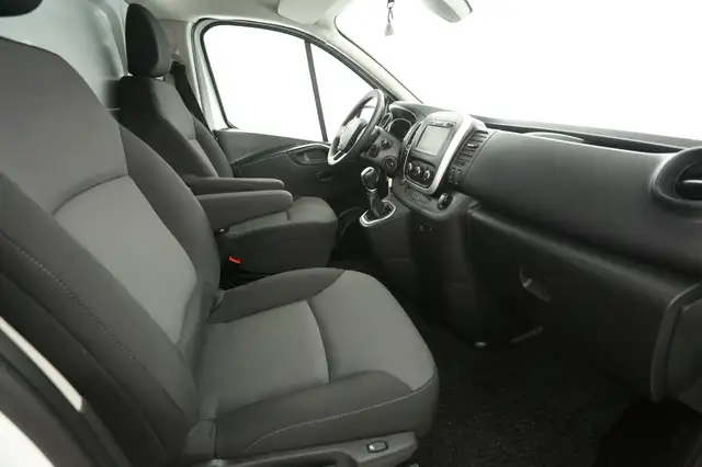 Renault Trafic view 9