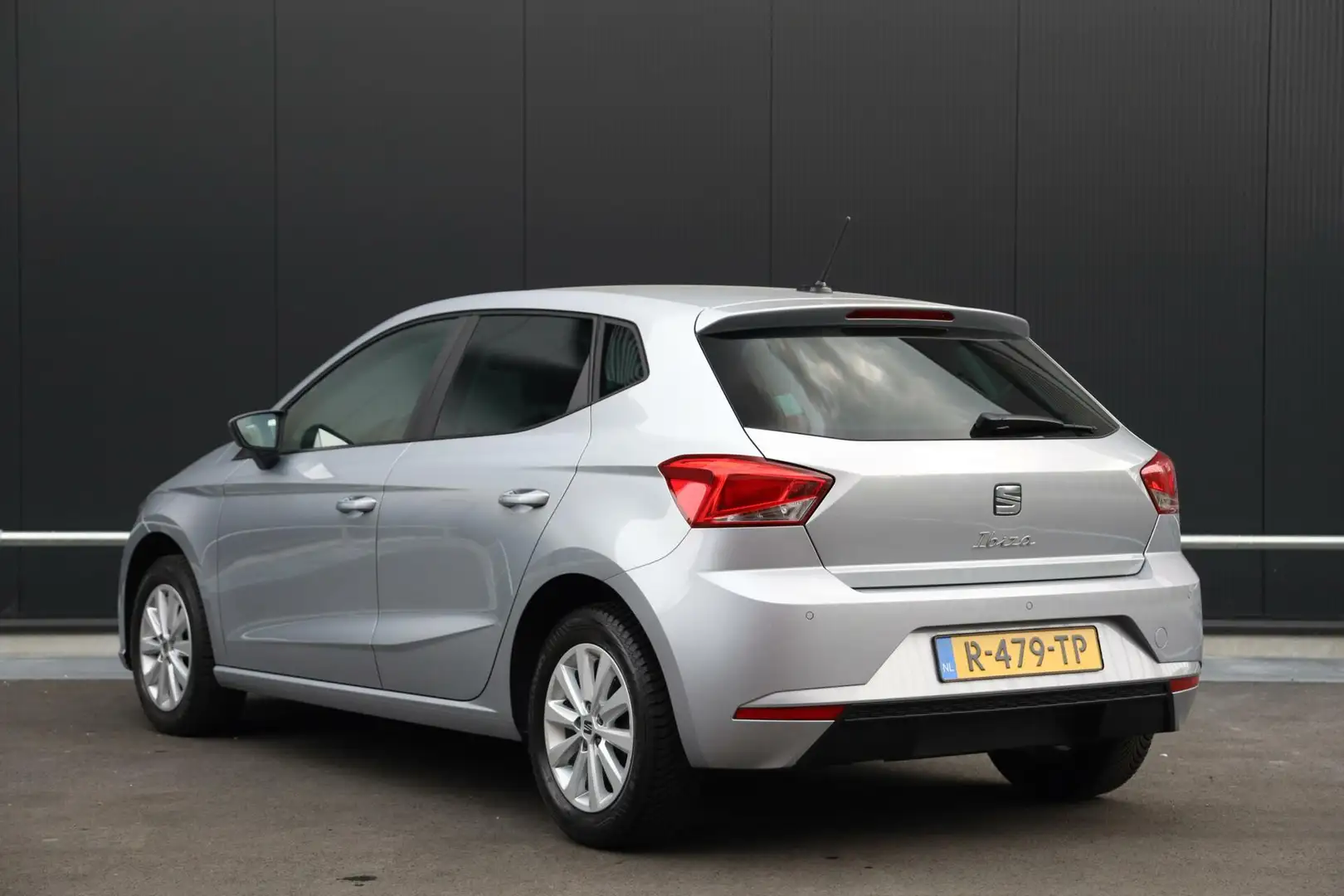SEAT Ibiza 1.0 EcoTSI Style Business Connect Virtual Clima Cr Grijs - 2