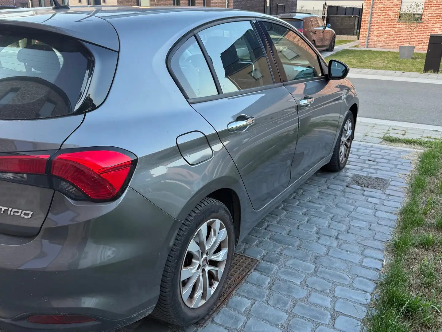 Fiat Tipo Tipo 1.4 16V Easy Grijs - 2