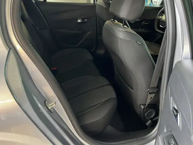 Peugeot 208 view 17